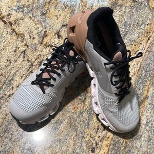 Womens On sneakers EUC